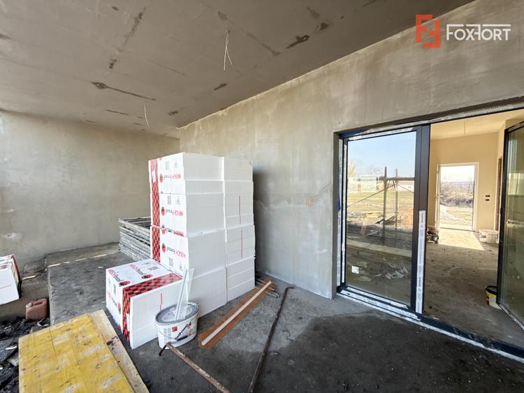 COMISION 0% Triplex cu 4 camere de vanzare in localitatea Sacalaz, zona Centrala
