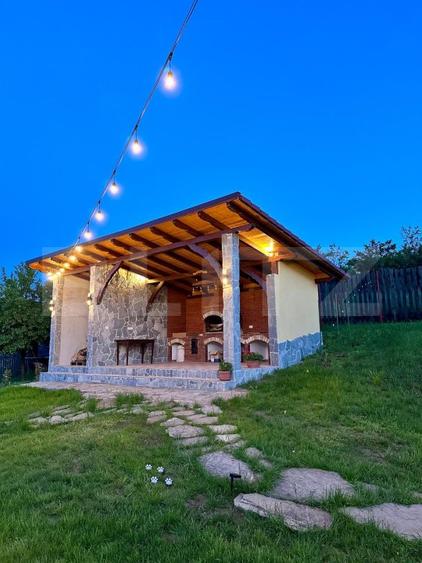 Casă de vanzare, cu 6 camere, 379 mp, zona Oarda de Sus