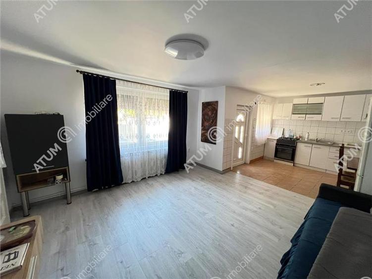 Casa individuala cu 3 camere 3 bucatarii pivnita in Poplaca din Sibiu