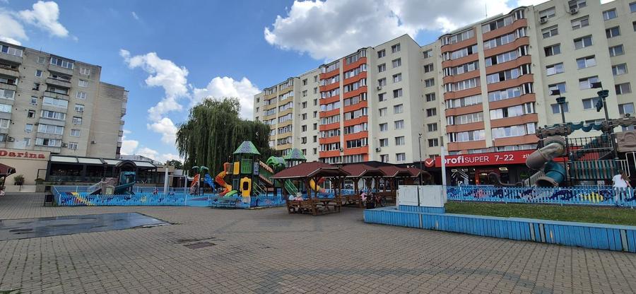 De inchiriat spatiu comercial 240mp-zona Diamant