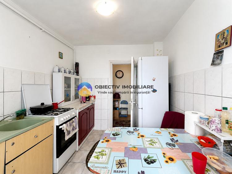 Apartament de vânzare – 2 camere, cartier Precista, etaj 4.