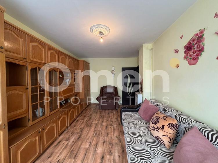 Apartament cu 2 camere decomandat, etaj intermediar, zona Center Nemes