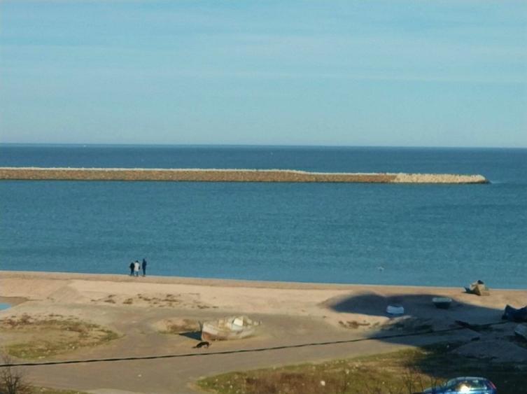 Apartament lux, frontal la mare, cu garaj subteran