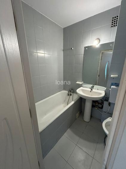 Vand apartament cu 4 camere