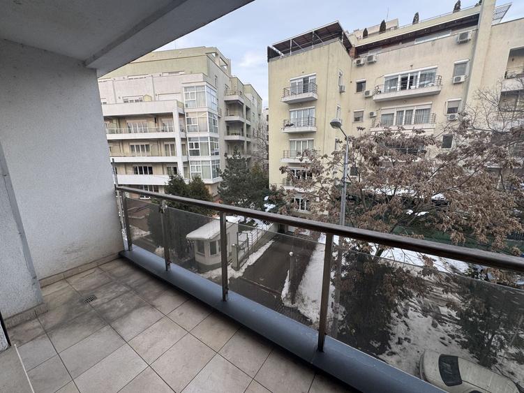 Apartament spatios cu vedere la parc, prima linie