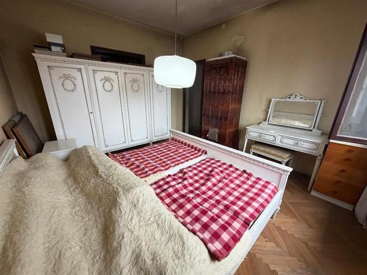 Piata Romana, apartament 3 camere, garaj in proprietate, eajul 2/3