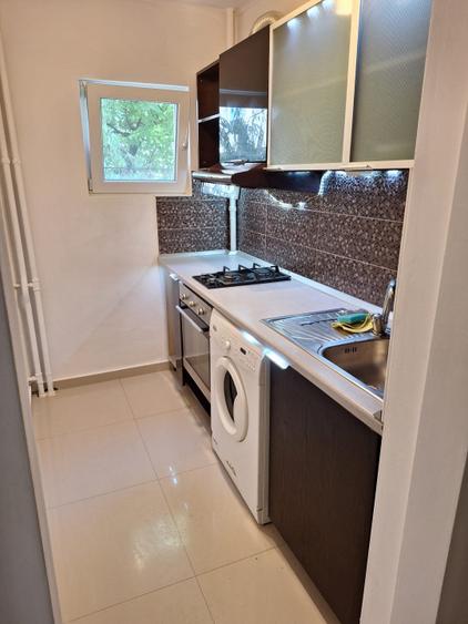 Apartament 2 camere, semidecomandat, 40 mp, ac, balcon, metrou, Piata Sudului