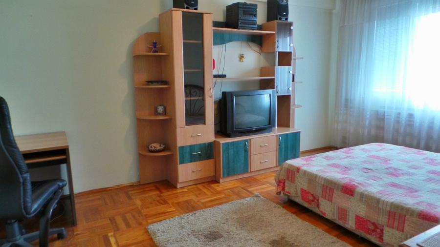 Vanzare garsoniera spatioasa, renovata, mobilata, complet dotata. Proprietar