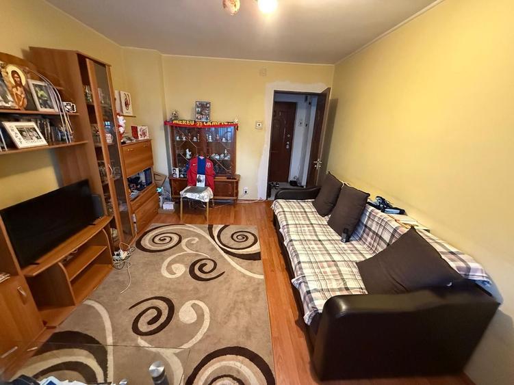 Ap 3 camere - decomandat - Campina - strada Milcovului