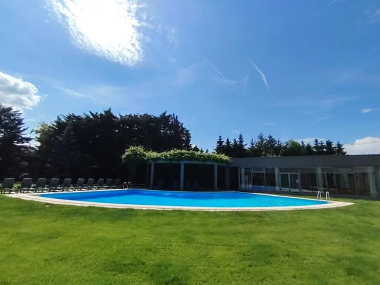 Apartament premium cu gradina privata 180 mp utili piscina zona Padurea Baneasa