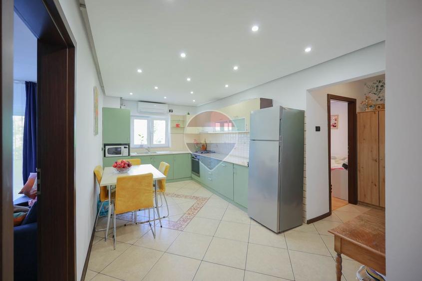 De vânzare apartament cu 4 camere și un loc de parcare, în Rogerius