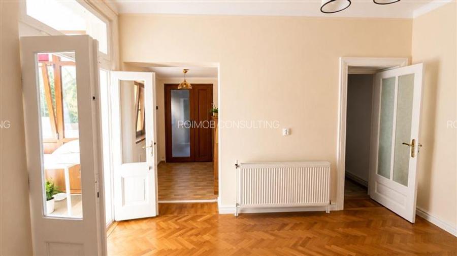 Polona, apartament 4 camere situat la etajul 1 al unei vilute