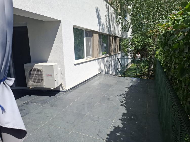 Pipera : Apartament superb de 4 camere cu gradina proprie de 120mp !