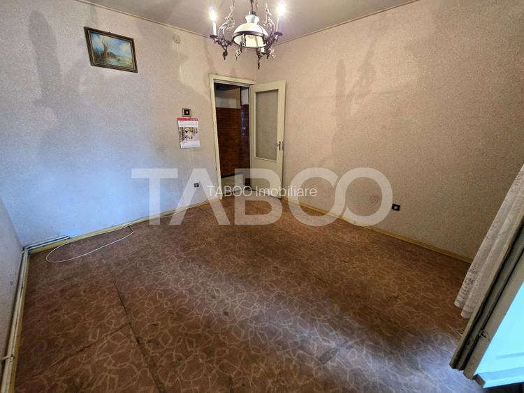 Apartament decomandat 4 camere 4 balcoane 2 bai etaj 1 Central Sibiu - 2