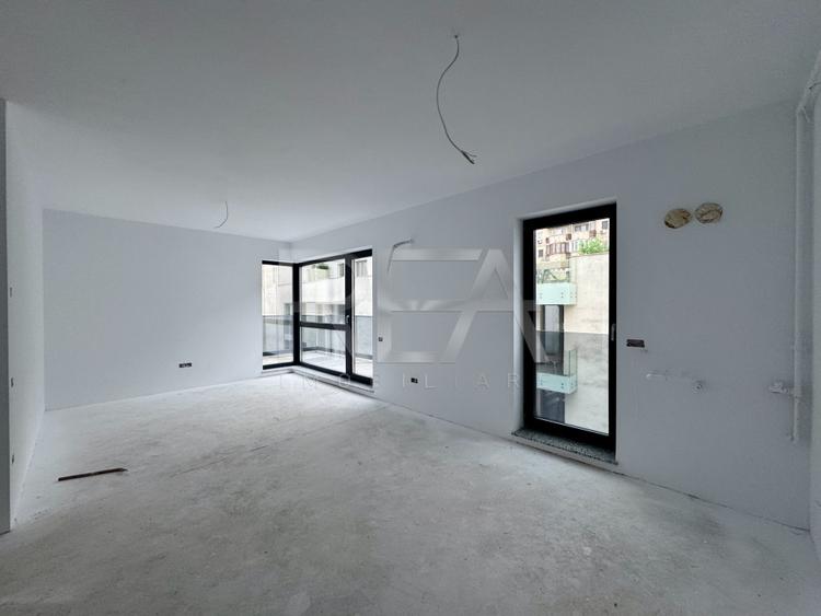 2 camere 60 mp Ultracentral bloc boutique