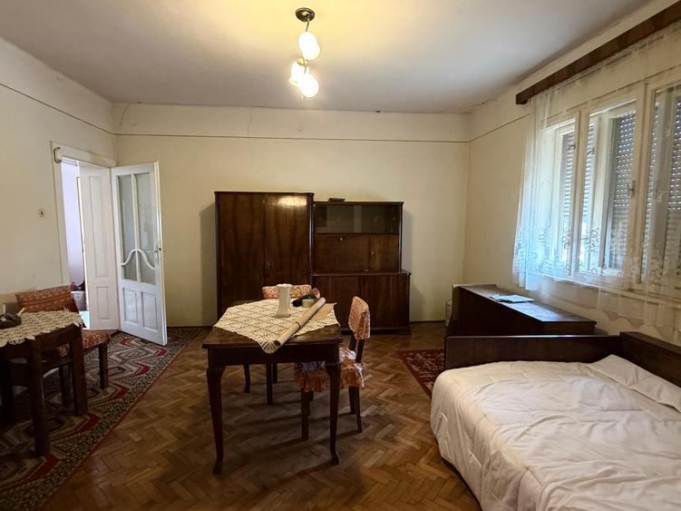 CASĂ + 15 ARI TEREN, APROAPE DE CENTRU – CAREI