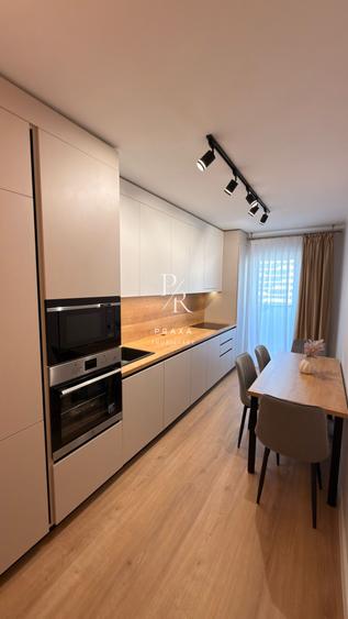 Apartament 3 Camere, LUX, 55 mp, lift, garaj, panoramic, zona Eroilor!