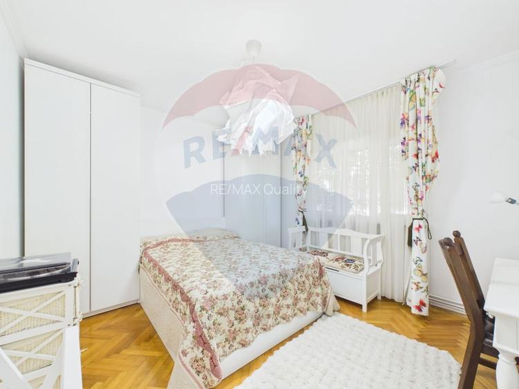 Apartament cu 4 camere de vanzare, Centrala proprie, 13 Septembrie - 23