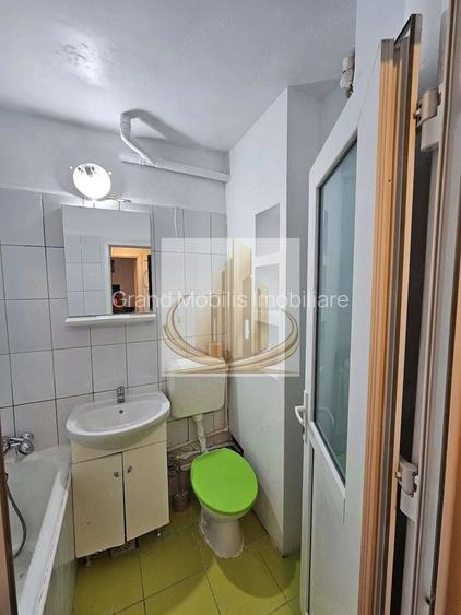 Vând apartament Moldovita, Sector 4, București