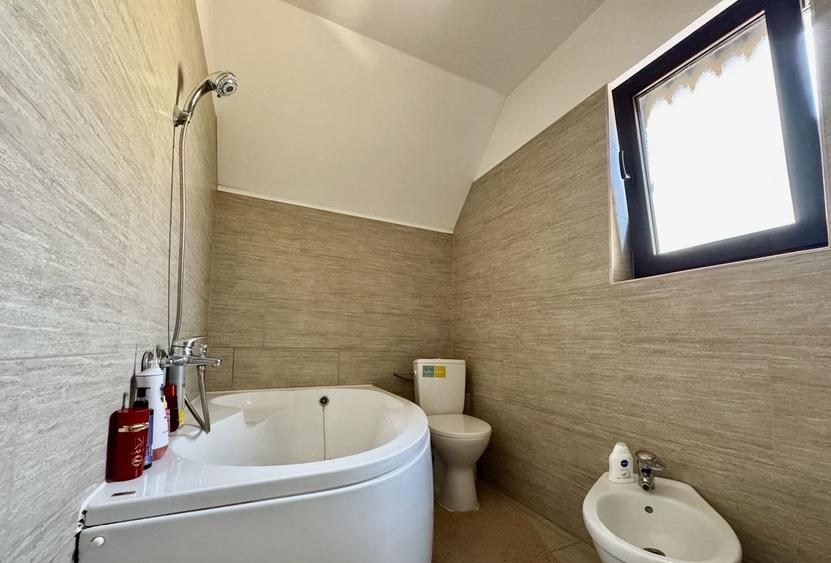 Casa individuala 5 camere. Mobilata si utilata. Pozitie excelenta