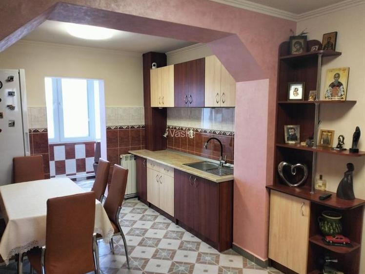 Apartament 3 camere, decomandat, loc. Sfantu Ilie - 3
