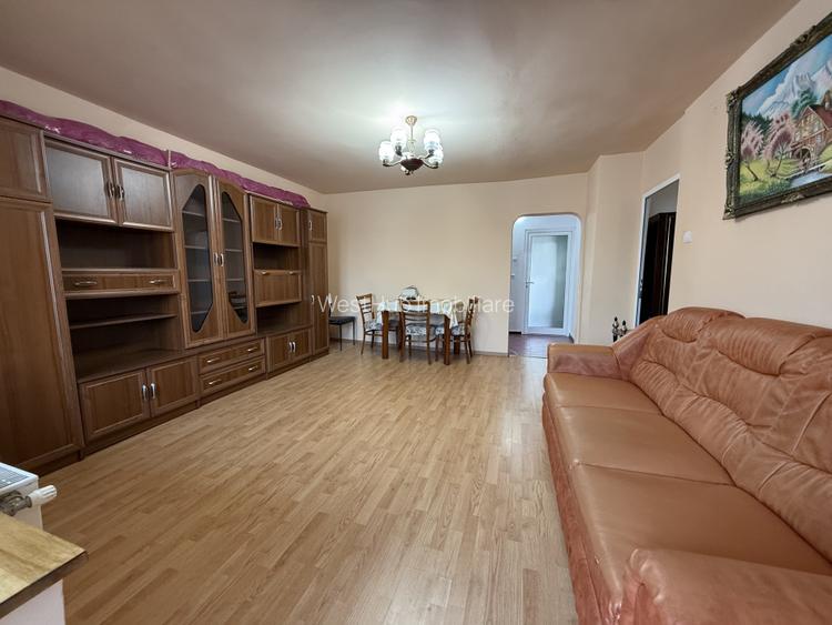 Apartament spatios, 2 camere, 58 mp utili + 2 balcoane si 2 debarale - Bucovina - 2