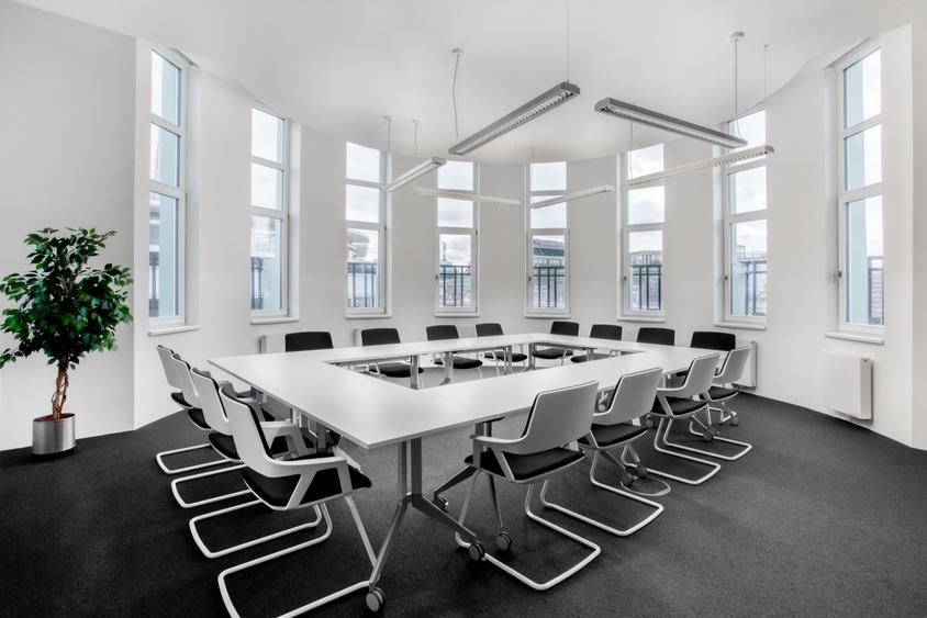 Spațiu de birou privat pentru 1 persoană în Regus Iride Business Centre