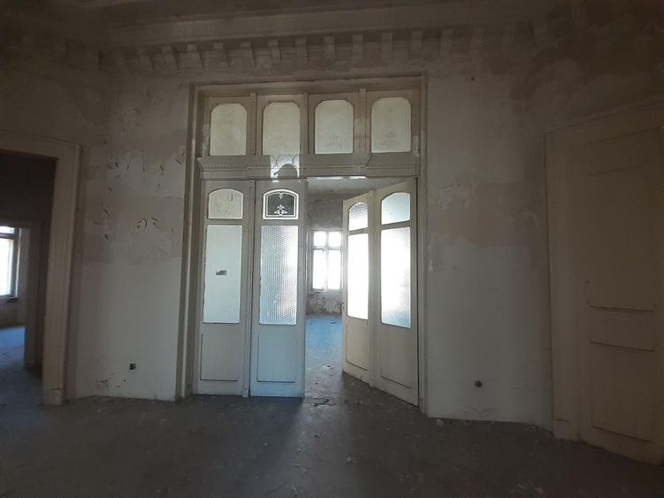 Casa in stil brancovenesc si teren 1750 mp in zona Piata Romana
