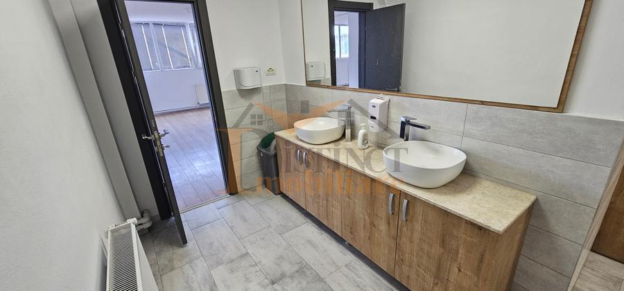 Inchiriere spatiu de birouri, 630 mp util, parcare, zona Tractorul