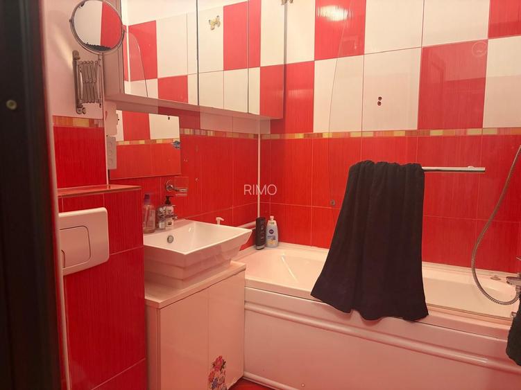 Apartament cu trei camere transformat in doua, Calea Grivitei - 11