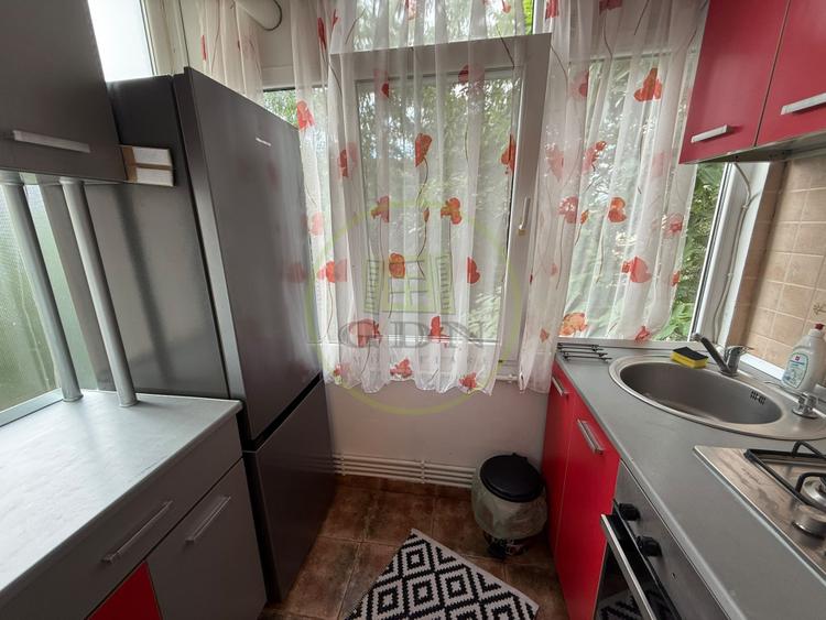Apartament 3 camere, semidecomandat, 54 mp, zona Liceul Pedagogic