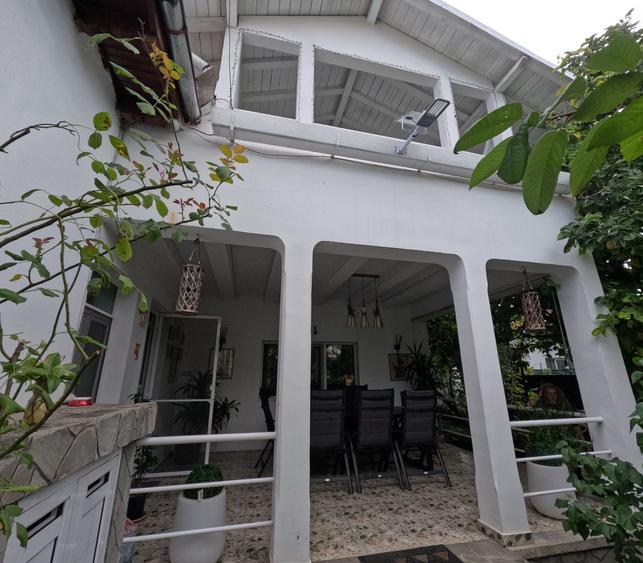 Casă Renovată cu Grădină | 227 mp | 3 Terase | 3 Dormitoare | Milcov