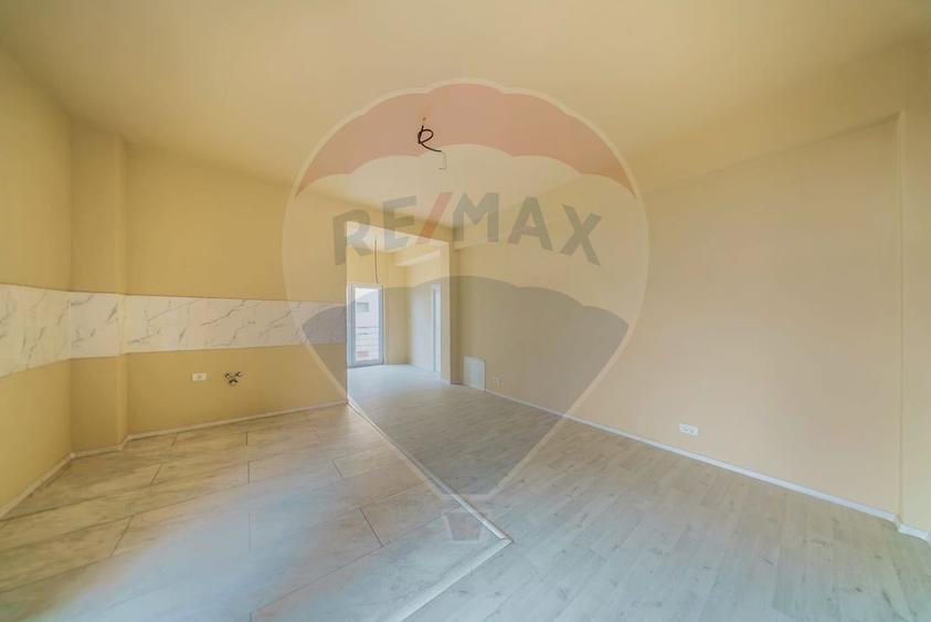 Apartament NOU, 2 camere etaj 2, de vânzare în zona Intim