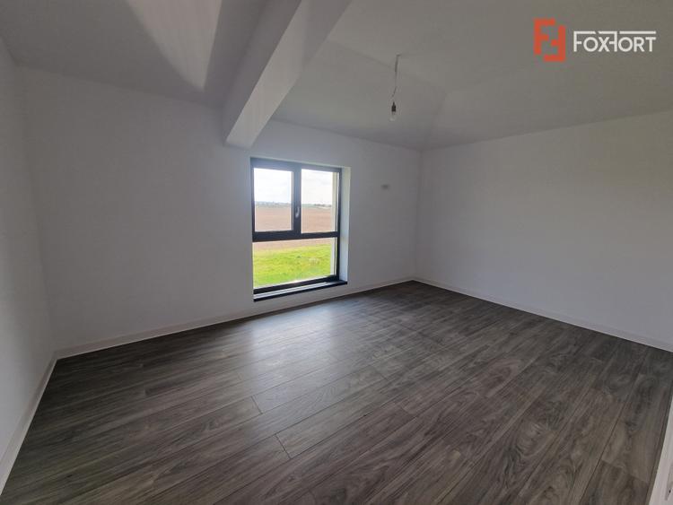 Duplex de vanzare cu 3 camere si teren de 309 mp - Recas