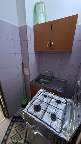 Garsoniera de vanzare zona Far, etajul 1