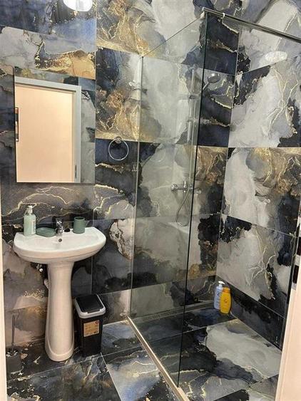 Apartament modern 3 camere 2 bai parcare si terasa zona Centrala