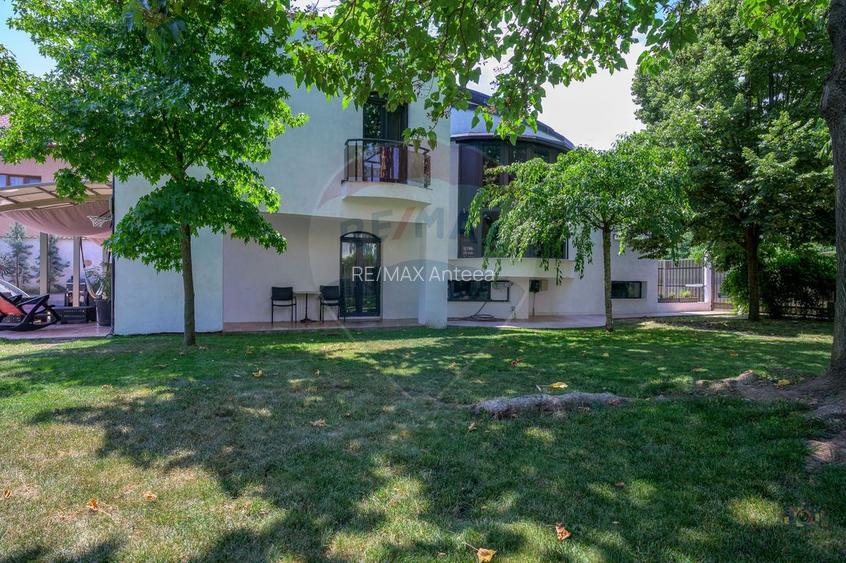 Vilă de arhitectură cu piscină, garaje și teren de 800 mp - 9