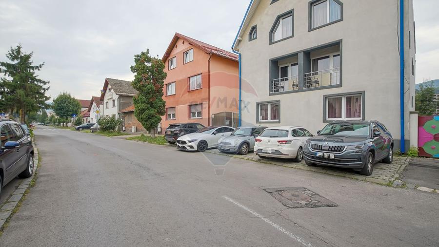 Hotel / Pensiune cu 14 camere de închiriat în zona Astra