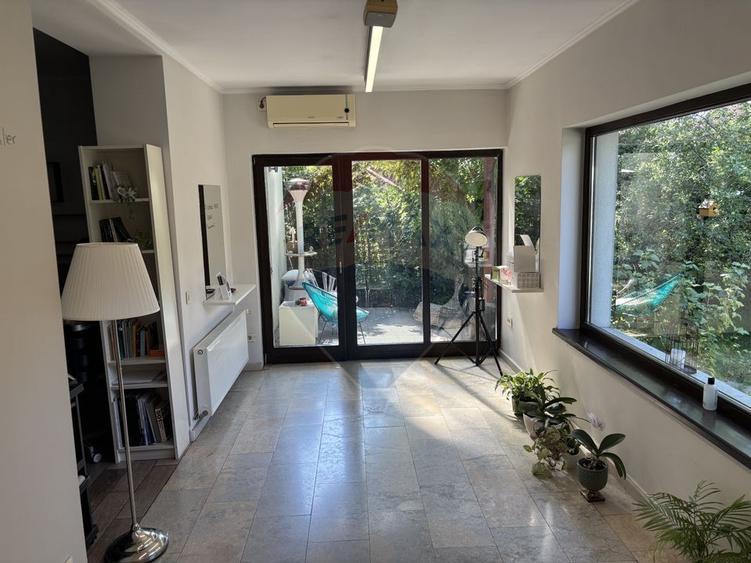 Exclusivitate, spatiu comercial 130mp, teren 555mp, singur in curte