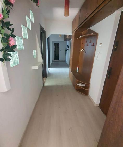 Apartament 3 camere in B-dul Garii, decomandat, etaj 3/6, balcon, beci!