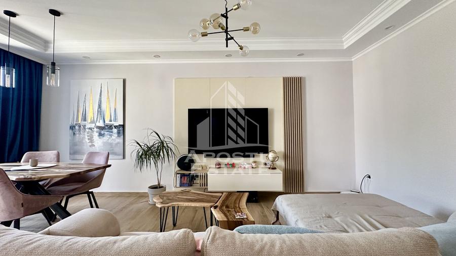 Jumatate de duplex de vanzare cu 5 camere, in apropiere de padure