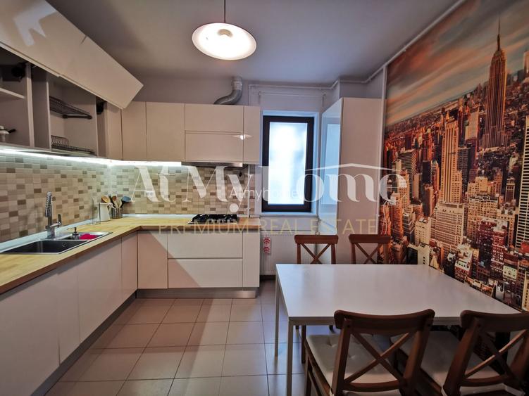 Superb Apartament cu 3 camere, piscina, 2 garaje, complet mobilat si utilat