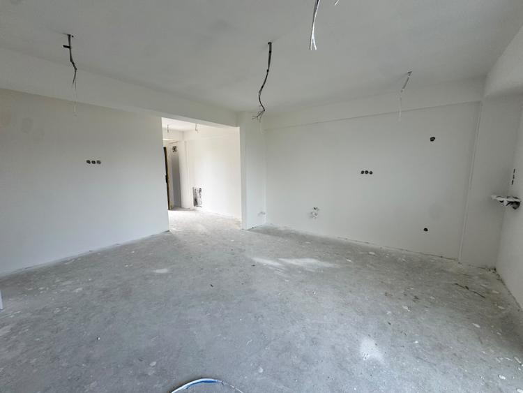 Garsonieră, 37 mp utili + balcon, zonă Vest