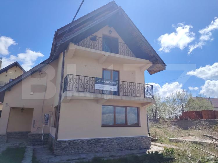 Cabana cu 5 dormitoare, 250 mpu, 700 teren la Ranca