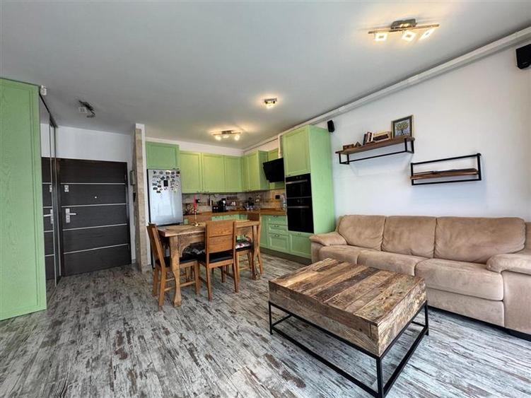 Apartament cu 3 camere,mobilat si utilat ,situat in cartierul Intre Lacuri!