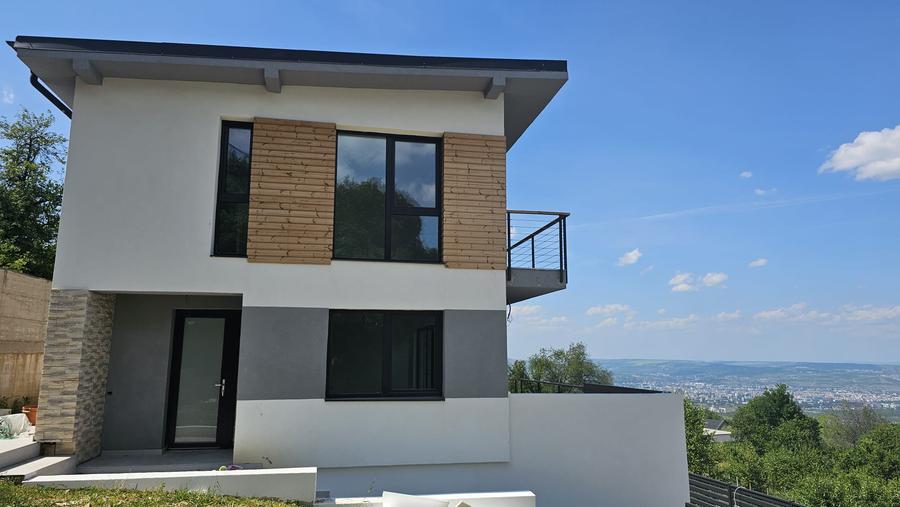 Casa cu garaj pentru 2 masini, strada asfaltata, priveliste superba, Feleacu