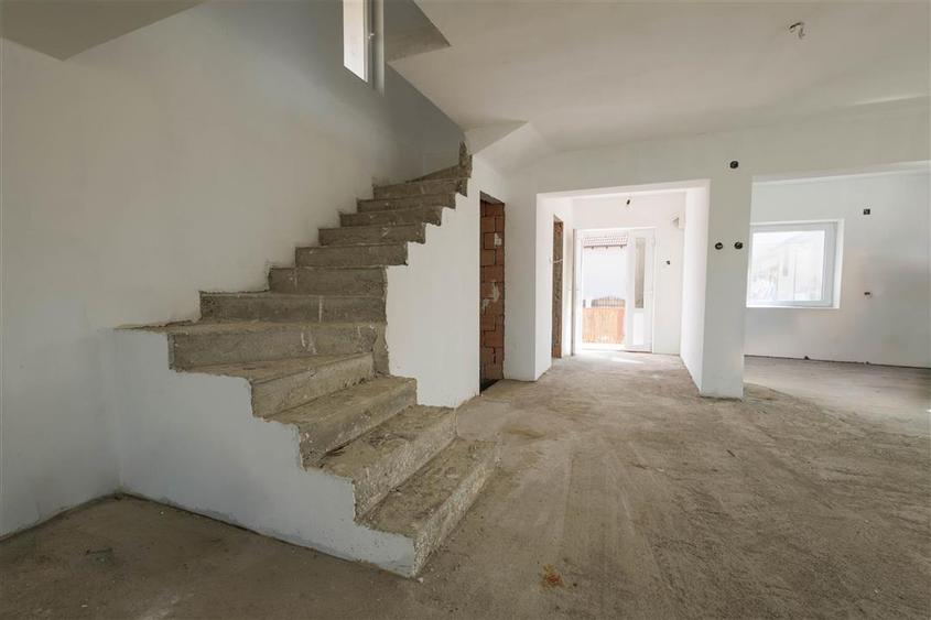 Casa spatioasa cu etaj si curte în Ghimbav