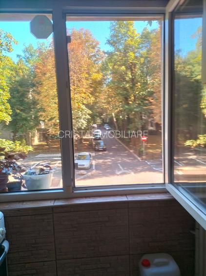 Apartament 3 camere, Bld. Obregia. Etaj 1. Loc parcare.