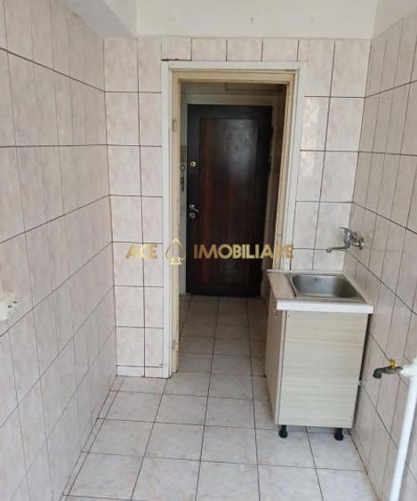 3 Camere de vanzare | Universitate | Metrou | 2% Comision | Cash | Nerenovat
