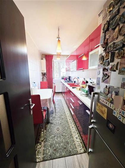 Apartament 4 camere, zona Astra